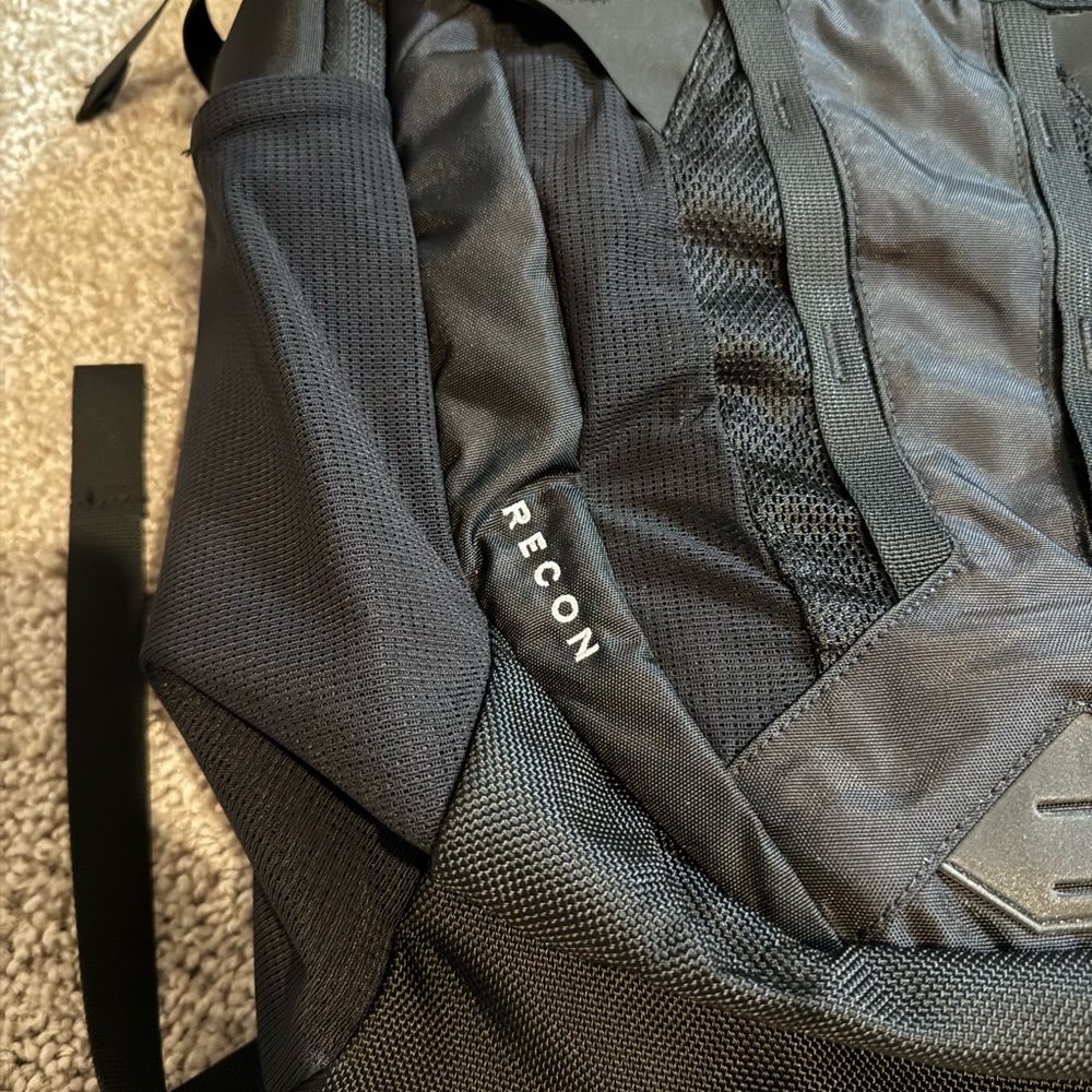 NWT The North Face Unisex Recon Day Travel Hike Student Backpack - Black - Picture 3 of 8